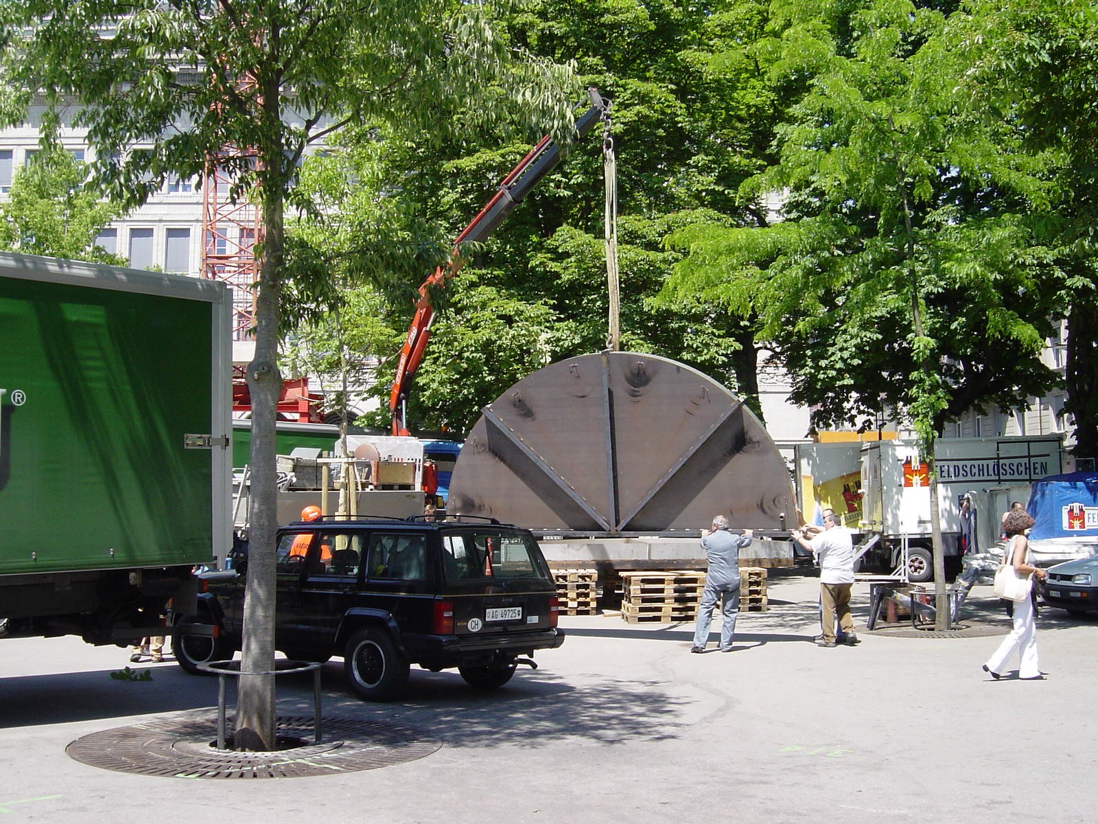 Aufbau zum Weltrekord-Risotto auf dem Bürkliplatz Zürich 2004